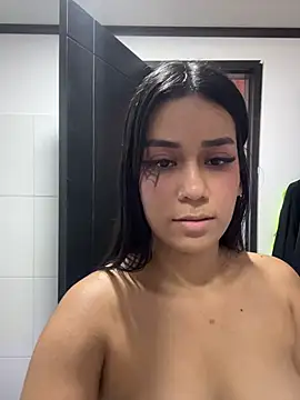 ALANAH_KITTY Adlı Modelin Canlı XXX Sohbeti