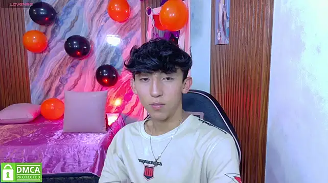 Chat XXX en directo de ETHANN_TAY1