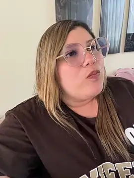 VioletaVelvet Adlı Modelin Canlı XXX Sohbeti