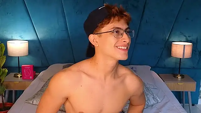 Aaron_Eze live XXX chat