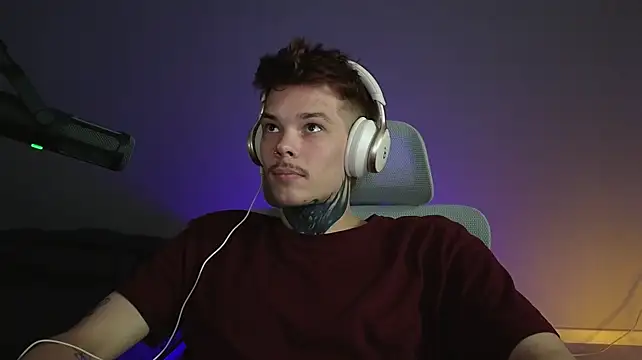 DENIS_HERE élő XXX-chatje