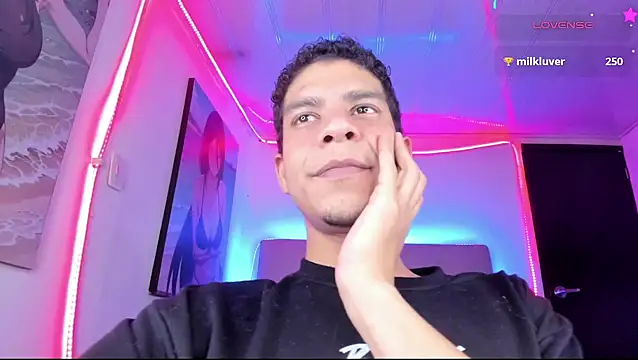 Chat XXX ao vivo de Ethan_Boyy