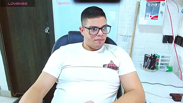Realjoel01 élő XXX-chatje