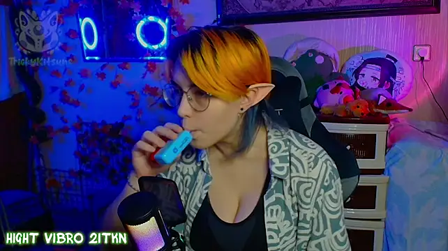 TrickyKitsune live XXX chat