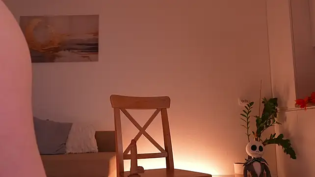 Miablueye Adlı Modelin Canlı XXX Sohbeti