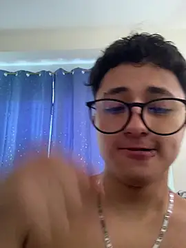 XXX chat uživo modela Adonibaskerville4
