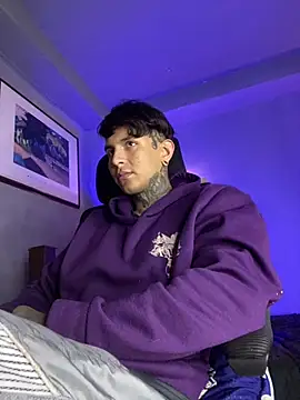 Travisttanner28 XXX чат на живо