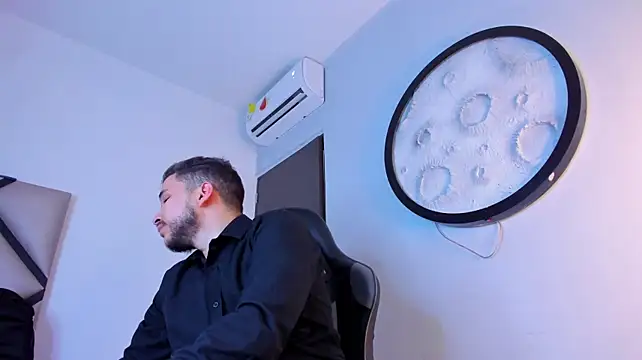 Mike_0012's Live XXX Chat