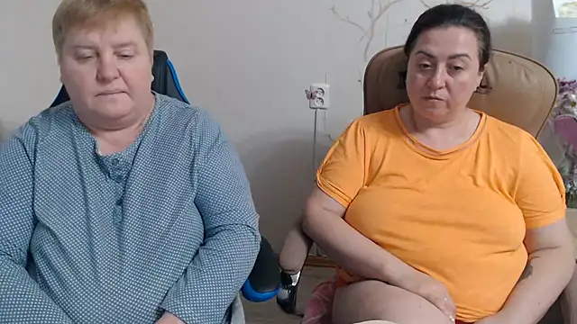 Lindy-Jeanie লাইভ XXX চ্যাট