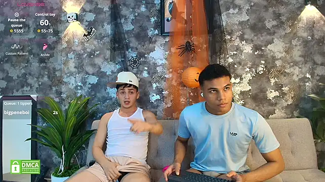 GoldenBoyDuo Adlı Modelin Canlı XXX Sohbeti