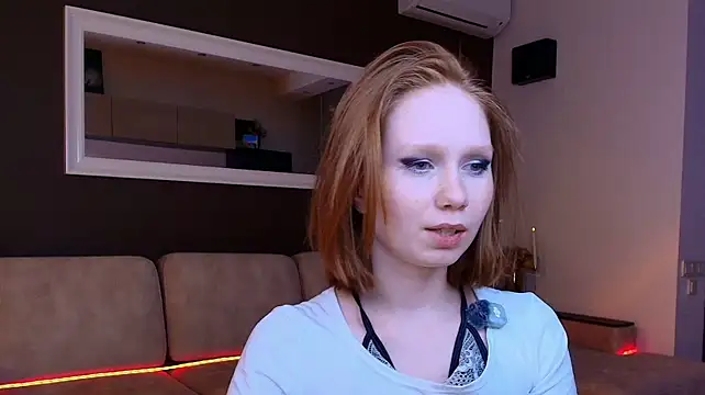 XXX chat uživo modela FoxyMira