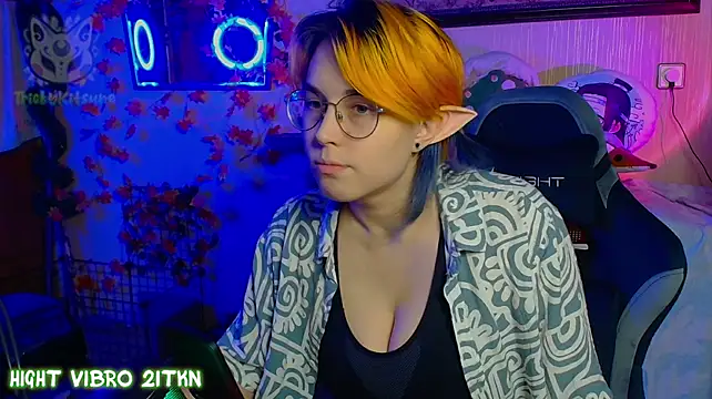 TrickyKitsune Adlı Modelin Canlı XXX Sohbeti