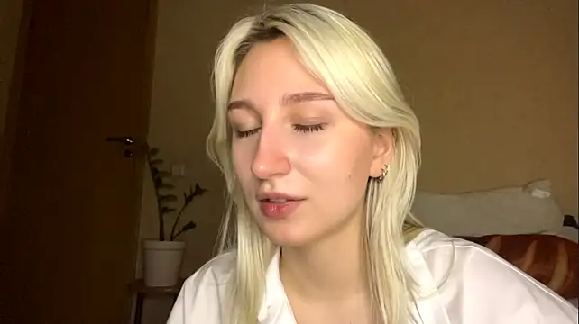 LishaNuding Adlı Modelin Canlı XXX Sohbeti