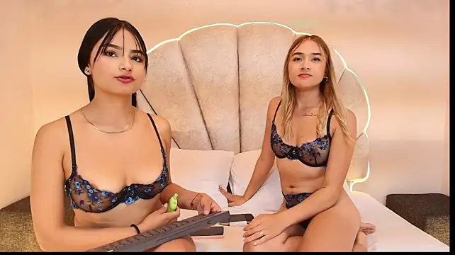 הופעת וובקאם של EllieAndMolly
