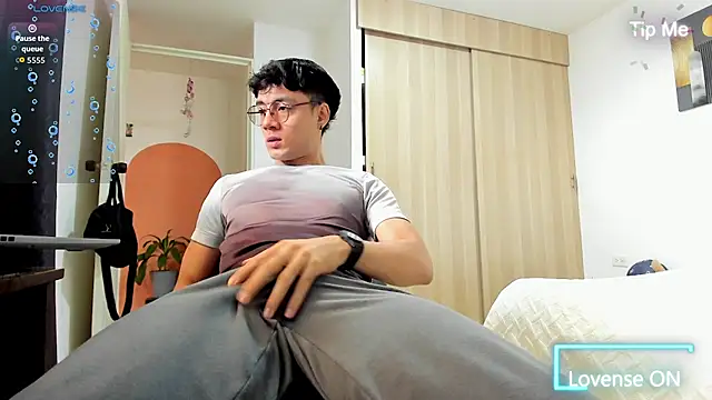 Sebastian-Dash Adlı Modelin Canlı XXX Sohbeti