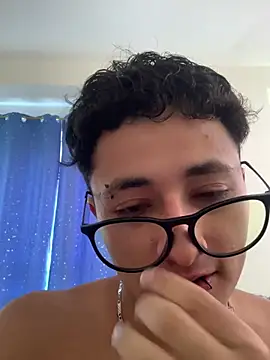 Czat XXX na żywo – Adonibaskerville4