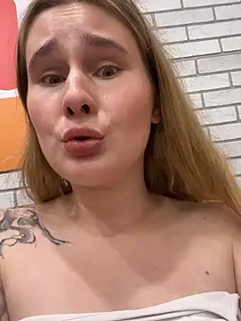 SiaLatern Live XXX chat