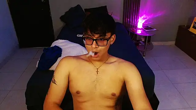 Mr_yisuzz élő XXX-chatje