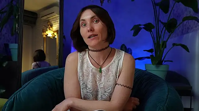 ClaraBendover's Live XXX Chat