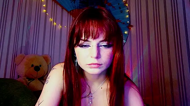 ArianaLight élő XXX-chatje