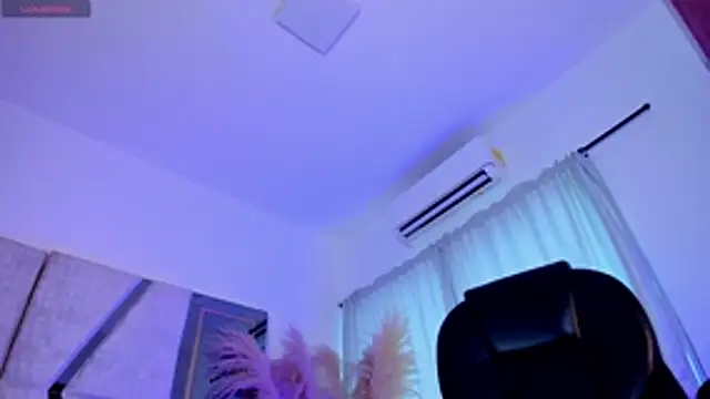 Chatroom XXX en direct de CarolineFyre