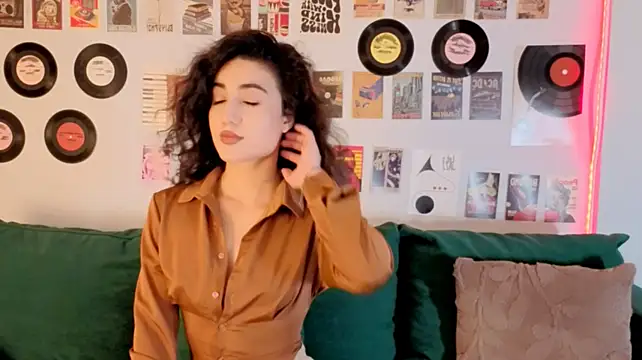Maya_Rogerss Adlı Modelin Canlı XXX Sohbeti