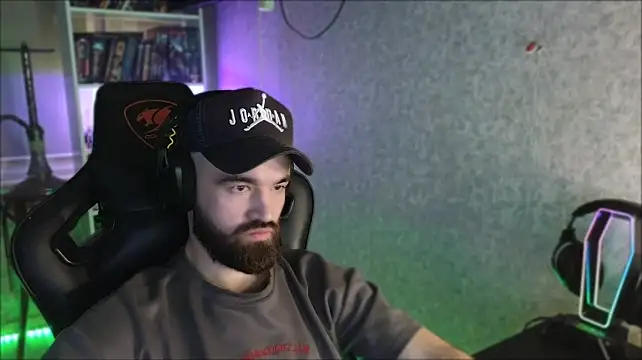 צ'אט XXX בשידור חי של _Serious_Man