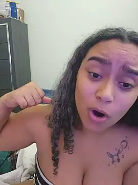 Chat XXX en directo de cinnaminnie