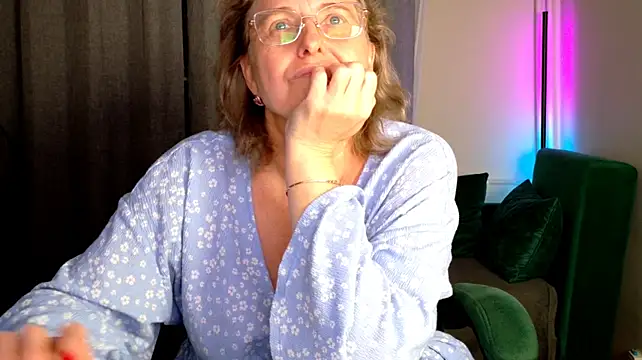 JoannaAndNeighbour's Live XXX Chat