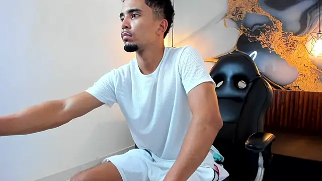 DrakeFoxx Adlı Modelin Canlı XXX Sohbeti