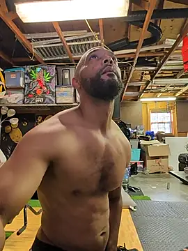 TheGoldenBoldy321 Show in webcam