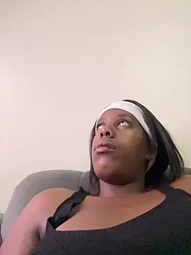 צ'אט XXX בשידור חי של petite_bee