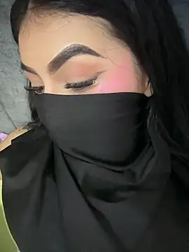 zharaaa18 Adlı Modelin Canlı XXX Sohbeti