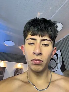 Chatroom XXX en direct de AndyJustgame_