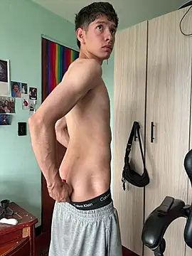 heyy_noah11 Chat XXX in diretta