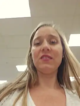 Chat XXX ao vivo de SkyelarSomer