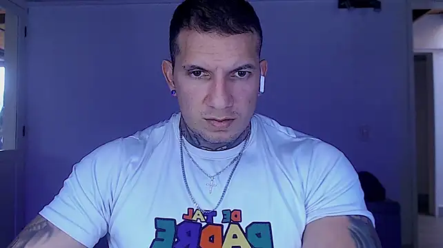 XXX chat uživo modela Shane_Clay