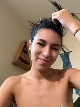 KammyX Adlı Modelin Canlı XXX Sohbeti