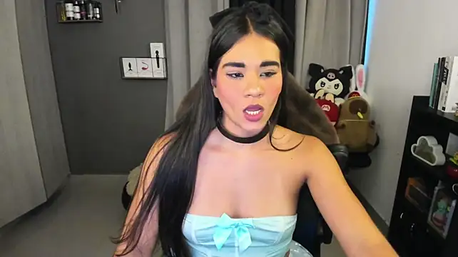 Chatroom XXX en direct de Charlott__V