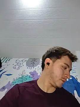 צ'אט XXX בשידור חי של brandonstivm