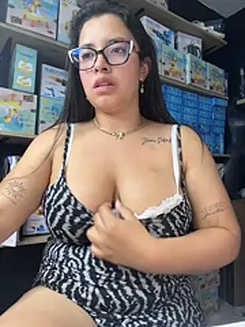 Chatroom XXX en direct de Miss_Bella_Flame