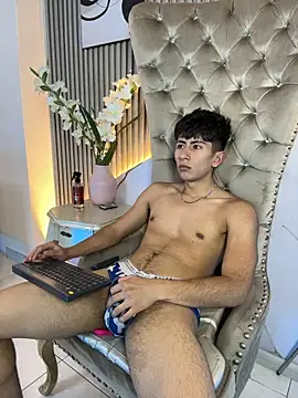 AndyJustgame_ Live XXX Chat