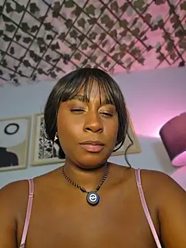 Chatroom XXX en direct de HanaThompson