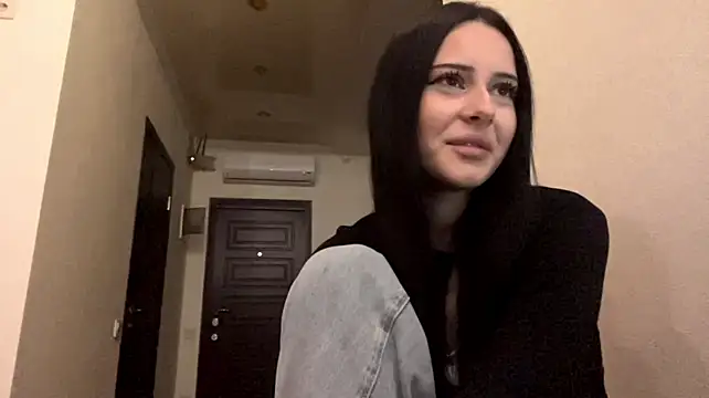 MadlynHales XXX чат на живо