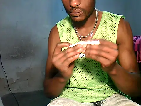 ChocolateBeretta75 Show in webcam
