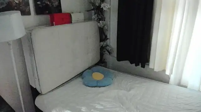 hugecock_amira Pertunjukan Webcam