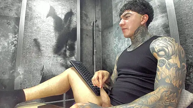 Gury_tattoo Chat XXX in diretta
