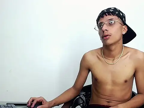 brayan__hot__ Adlı Modelin Canlı XXX Sohbeti