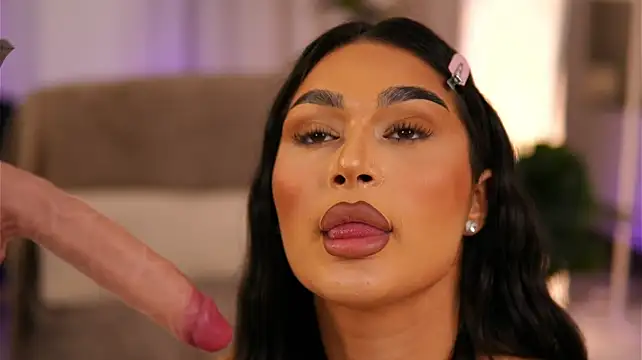 KaiaSilk live XXX chat