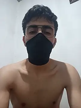 Aminosh Adlı Modelin Canlı XXX Sohbeti